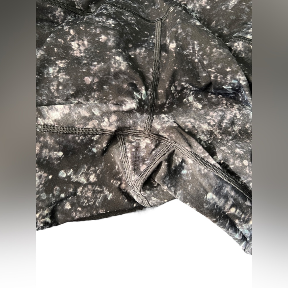 Lululemon Athletica Black and White Speckled Ombré Leggings, size 10 - Picture 14 of 14